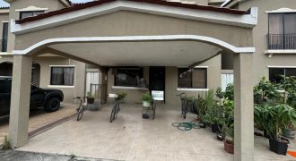 En venta casa de 3 dormitorios en Urb. La Romareda