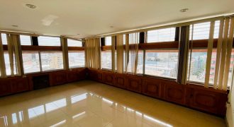 En venta Oficina en Edificio Plaza en av.9 de octubre.