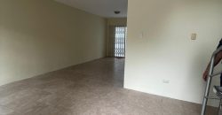 En venta casa de 3 dormitorios en Urb.La Martina en Duran.