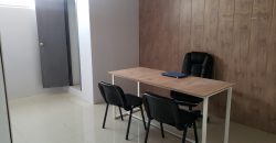 En alquiler oficina amoblada en Aurora.