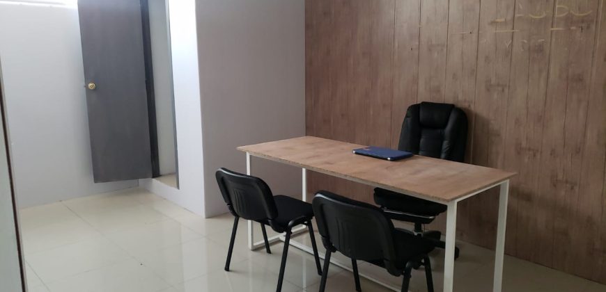 En alquiler oficina amoblada en Aurora.