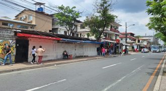 Se vende casa en sector comercial, frente al hospital del Iees Teodoro Maldonado.
