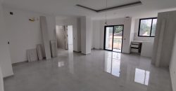 Se vende departamento de tres dormitorios de estreno en urb. Las Garzas.