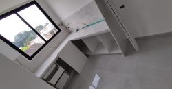 Se vende departamento de tres dormitorios de estreno en urb. Las Garzas.
