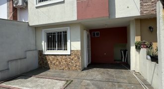En venta casa de 3 dormitorios en Urb.Alameda del Rio en Mucho Lote 2.