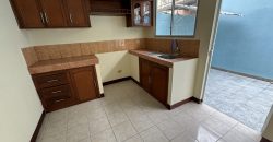 Se vende casa de 3 dormitorios en Mucho lote 1, cerca del Mall del Norte.