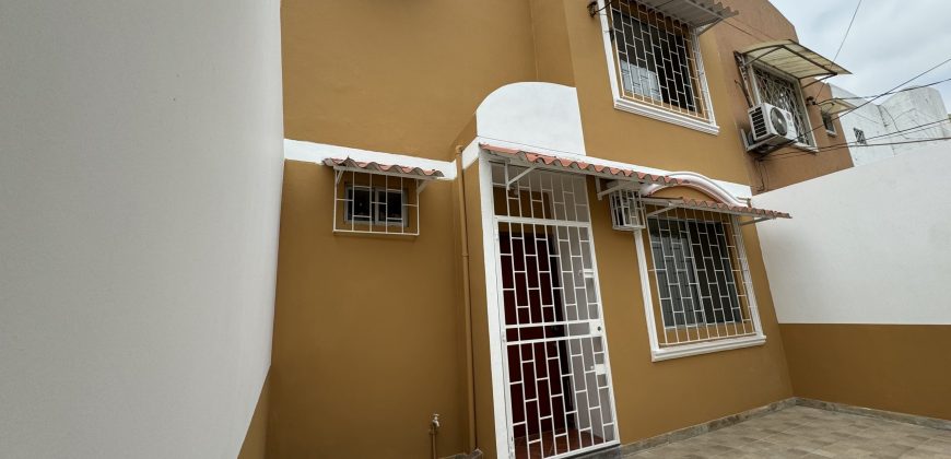 Se vende casa de 3 dormitorios en Mucho lote 1, cerca del Mall del Norte.