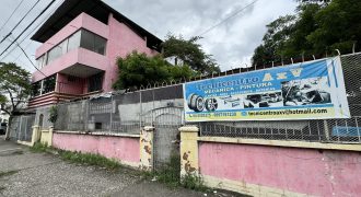 En venta casa rentera con terreno esquinero en centro de Guayaquil.