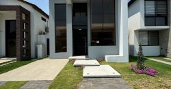 En Venta Casa de 4 Dormitorios de estreno en Ciudad Celeste, etapa Estribor.