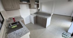 En alquiler casa de 3 dormitorios de estreno en Urb. Ciudad del Valle, vía salitre .