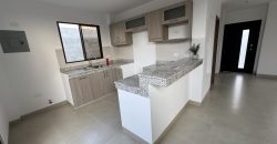 En alquiler casa de 3 dormitorios de estreno en Urb. Ciudad del Valle, vía salitre .