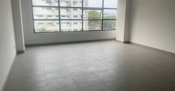En alquiler oficina en Olivos Towers, Ceibos.