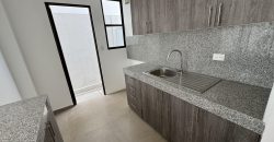 Se alquila casa de 3 dormitorios de estreno en Urb.Vilanova en la Vía Salitre.