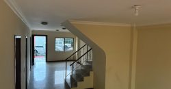 En alquiler casa de 4 dormitorios en Urb.Ciudad Celeste en la vía Samborondón.