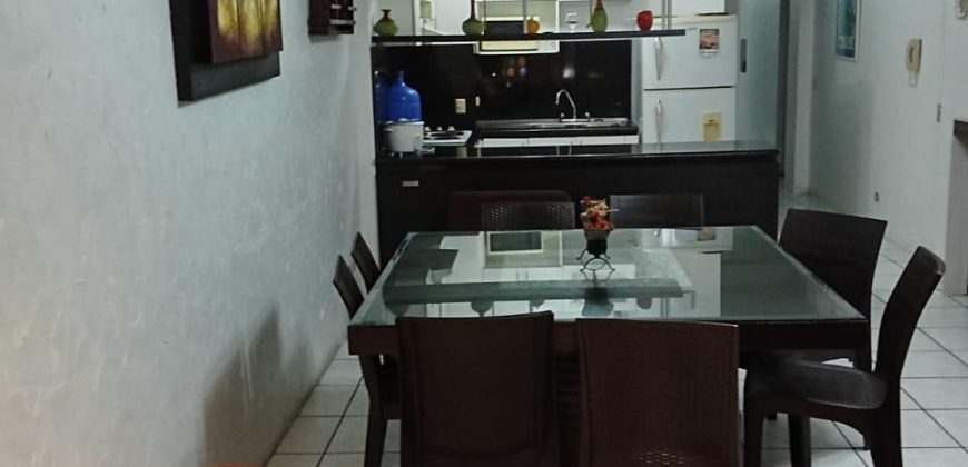En venta departamento de 3 dormitorios diagonal a Malecón en Salinas.