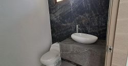 En venta casa de 3 dormitorios en urb.Bali. en Av.León Febres cordero.
