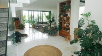 En venta casa de 3 dormitorios con piscina en Urb.Ciudad Celeste.