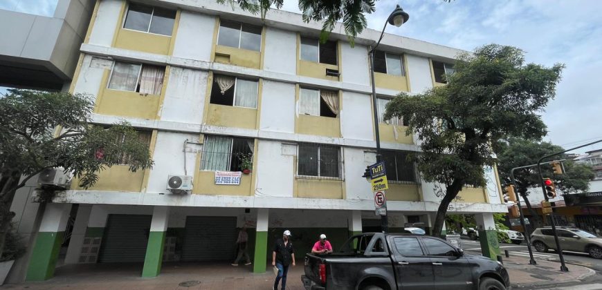 Se vende local comercial  en centro de Guayaquil.