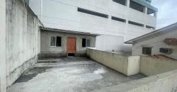 Se vende casa rentera en los ceibos, sector los Olivos en Av. Leopoldo Calvo .