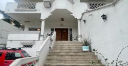 Se vende casa rentera en los ceibos, sector los Olivos en Av. Leopoldo Calvo .