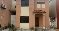 Se vende casa de 3 dormitorios en urb.Villa Club.