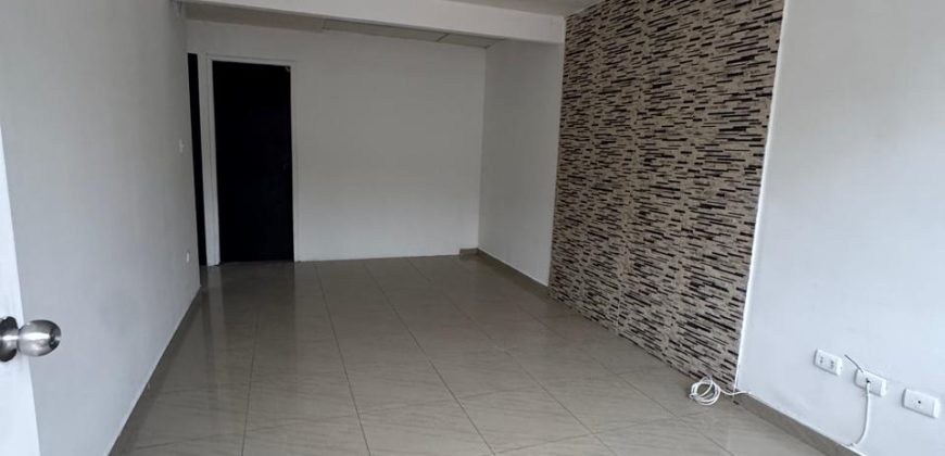 En venta casa de 2 dormitorios en urb.Villa del Rey.