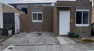 En venta casa de 2 dormitorios en urb.Villa del Rey.