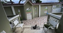 En venta casa de 5 dormitorios en Guayacanes.