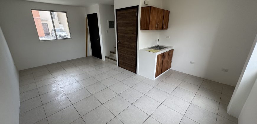 En alquiler casa de 2 dormitorios en Urb.Bella Vita 2 en vía la costa.