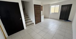 En alquiler casa de 2 dormitorios en Urb.Bella Vita 2 en vía la costa.