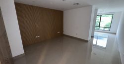 En venta oficina en La Vista San Eduardo en vía la costa.