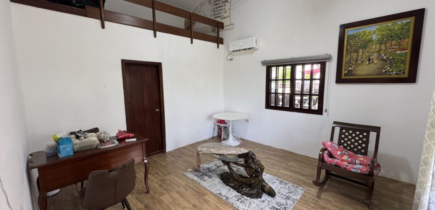 En venta casa de 9 dormitorios con piscina en Urb.Colinas del Paífico en Playas.
