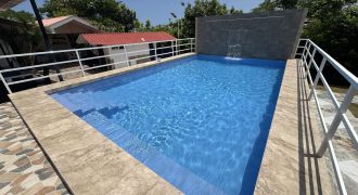 En venta casa de 9 dormitorios con piscina en Urb.Colinas del Paífico en Playas.