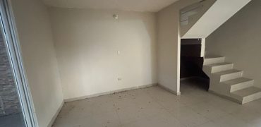 En Venta Casa de 3 Dorm. en Urb. Villa del Rey.
