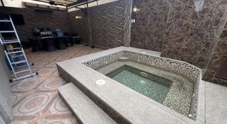 En venta casa de 5 dormitorios con Jacuzzi en Urb.La Romareda.