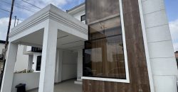 En venta casa de 3 dormitorios en urb.San Antonio en vía Salitre.