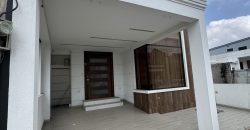 En venta casa de 3 dormitorios en urb.San Antonio en vía Salitre.
