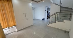 En venta casa de 3 dormitorios en urb.San Antonio en vía Salitre.