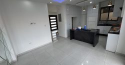 En venta casa de 3 dormitorios en urb.San Antonio en vía Salitre.