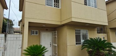 Se Vende Casa  de 3 dormitorios En Villa Bonita en vía Daule.